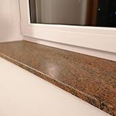 Fensterbank in Granit Multicolor Oberfläche satiniert
