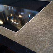 Küchenarbeitsplatte in Nero Assoluto Classic Oberfläche antik 